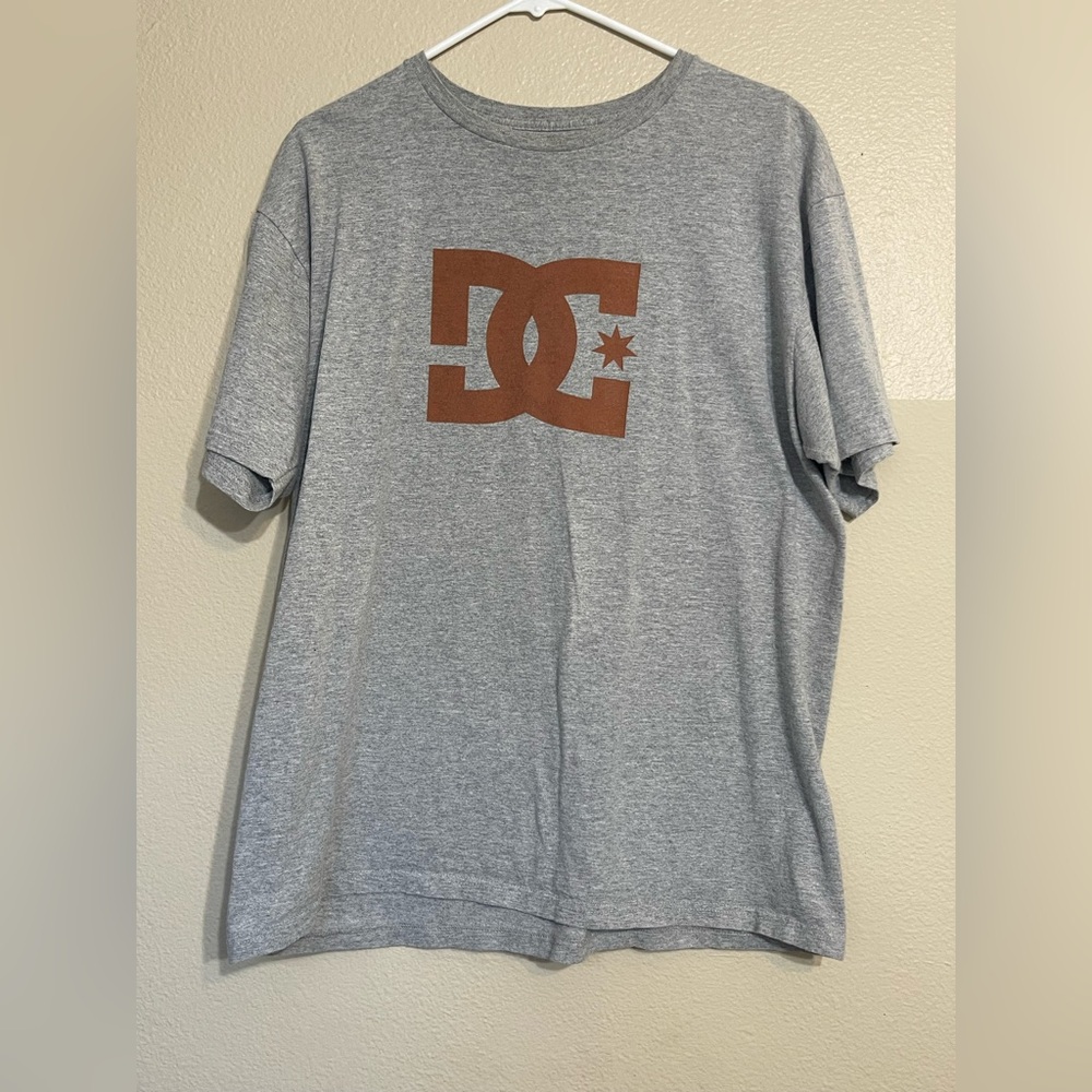 DC men’s Heather Gray Tee with Chestnut Logo